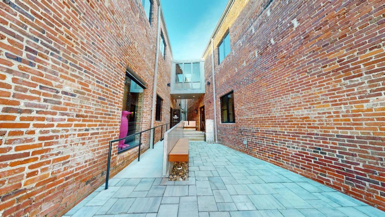 Vantage Art Flats Aparthotel Danville Buitenkant foto